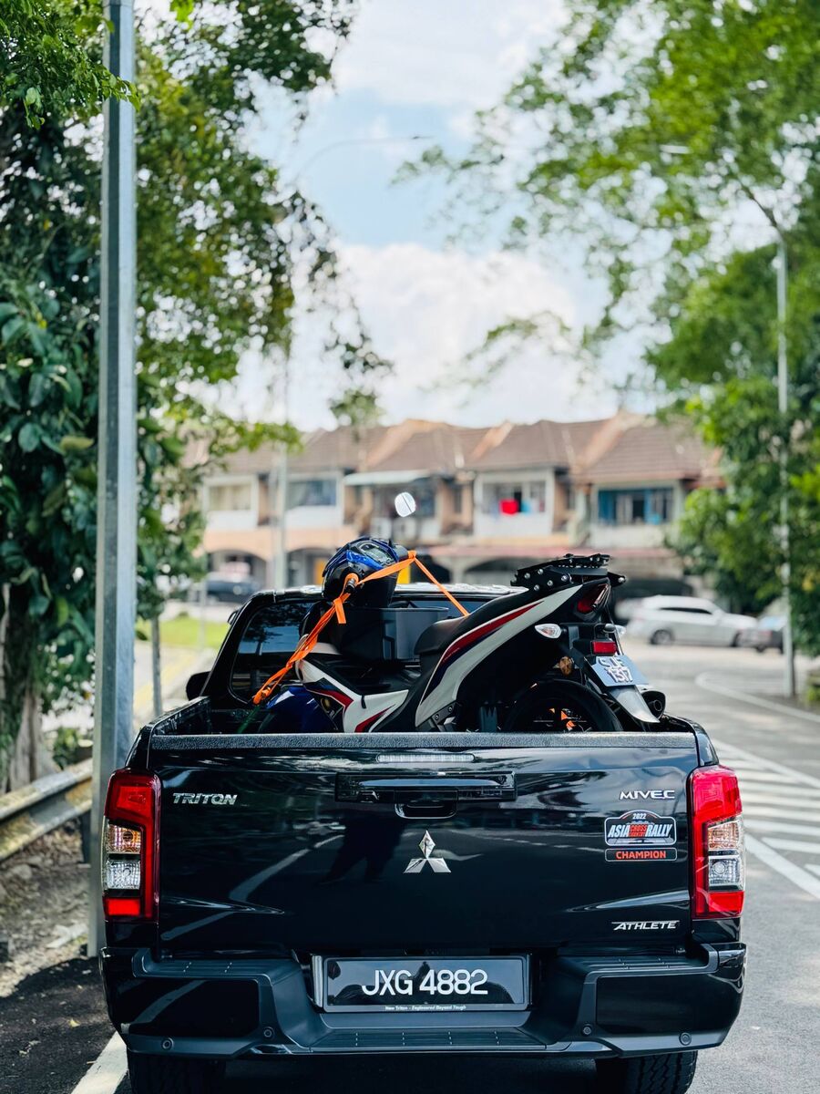 Motosikal dihantar menggunakan kenderaan pickup
