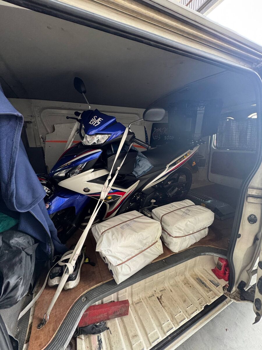 Motosikal dihantar bersama barangan dengan selamat