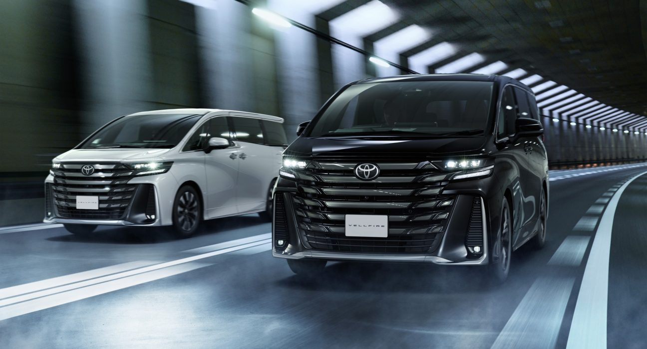 Toyota Vellfire putih dan hitam